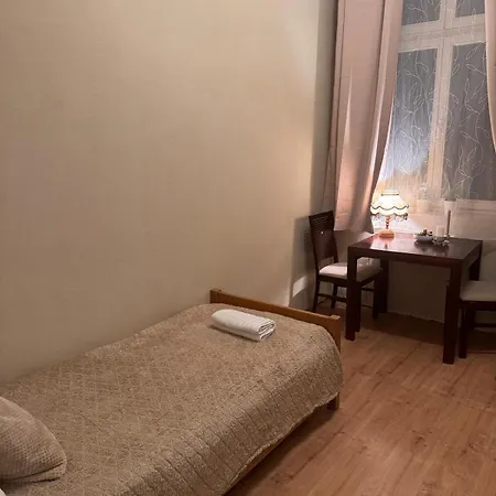 Enios Zwierzyniecka 6 ホステル クラクフ