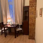 Enios Zwierzyniecka 6 *