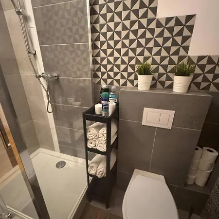 Auberge de jeunesse Enios Zwierzyniecka 6 *
